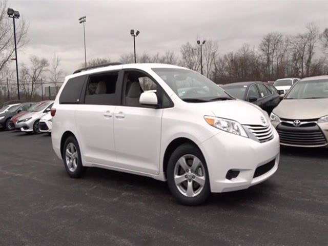 Toyota Sienna 2017 photo 2